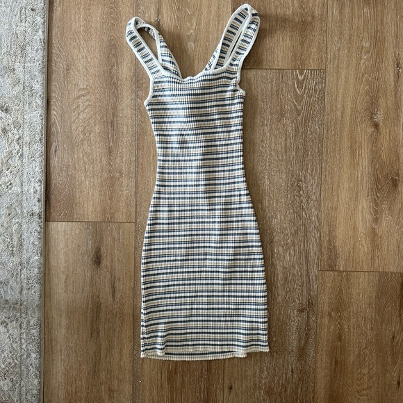 Abercrombie & Fitch Reversible Knit Mini Dress Size Medium Tall - Picture 4 of 8